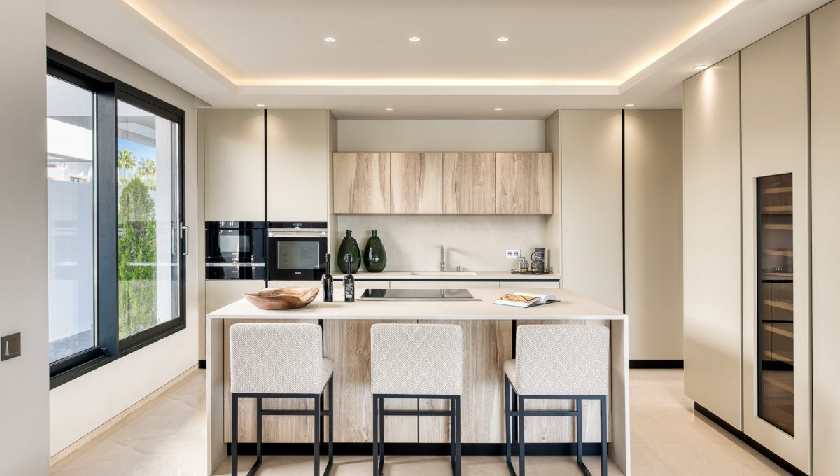 project-villas-in-altos-de-puente-romano-golden-mile-area-4.-cocina-1
