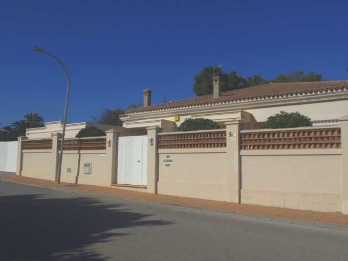 Beautiful front-line golf Villa in Guadalmina Alta