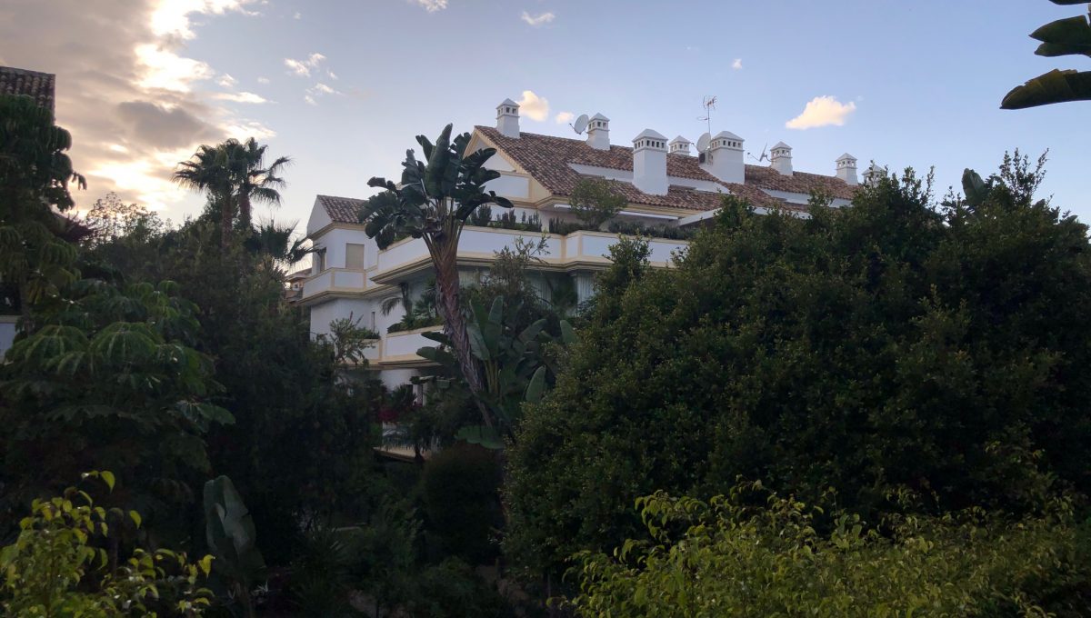 large-cosy-garden-apartment-in-nagueles-golden-mile-marbella-img_2098
