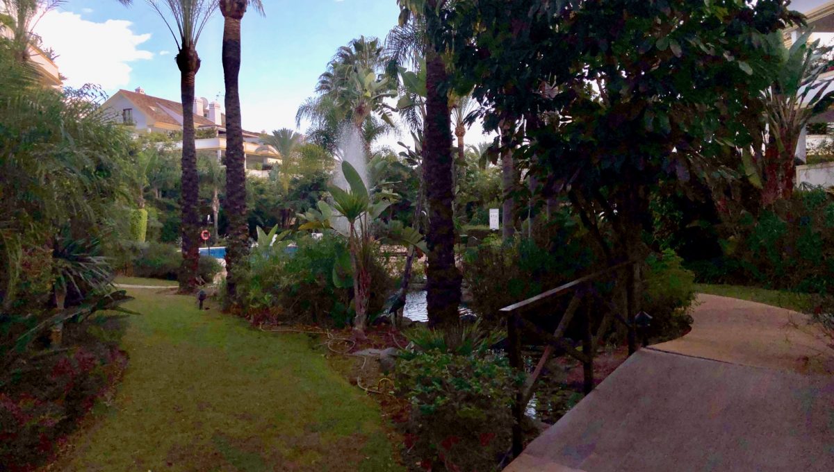 large-cosy-garden-apartment-in-nagueles-golden-mile-marbella-img_2101
