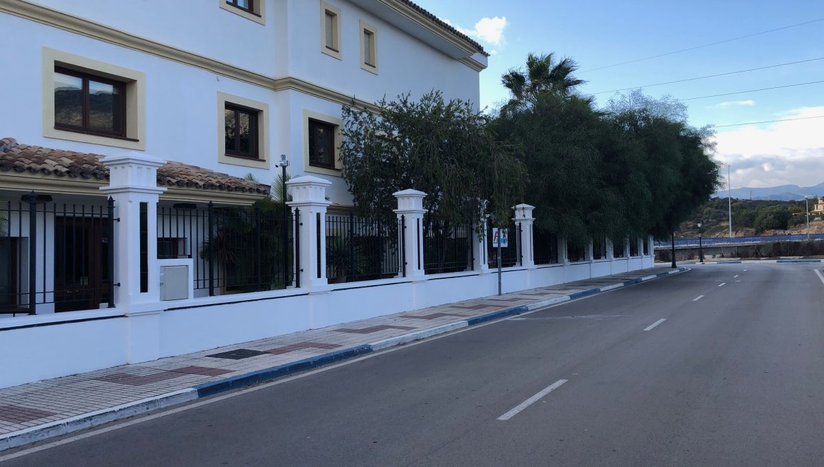 large-cosy-garden-apartment-in-nagueles-golden-mile-marbella-img_2120