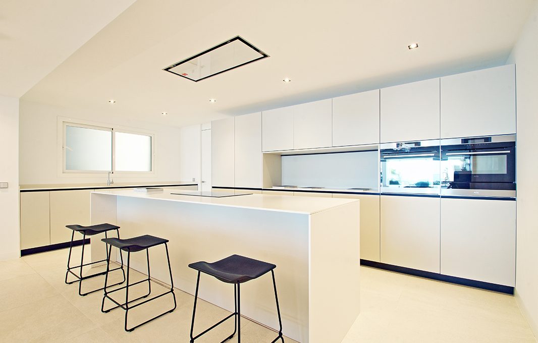 first-line-beach-contemporary-apartments-in-estepona-darya_barray_003-1