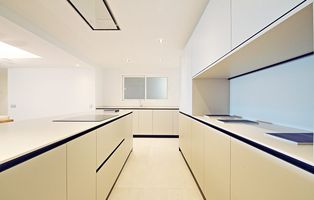 first-line-beach-contemporary-apartments-in-estepona-darya_barray_004-1