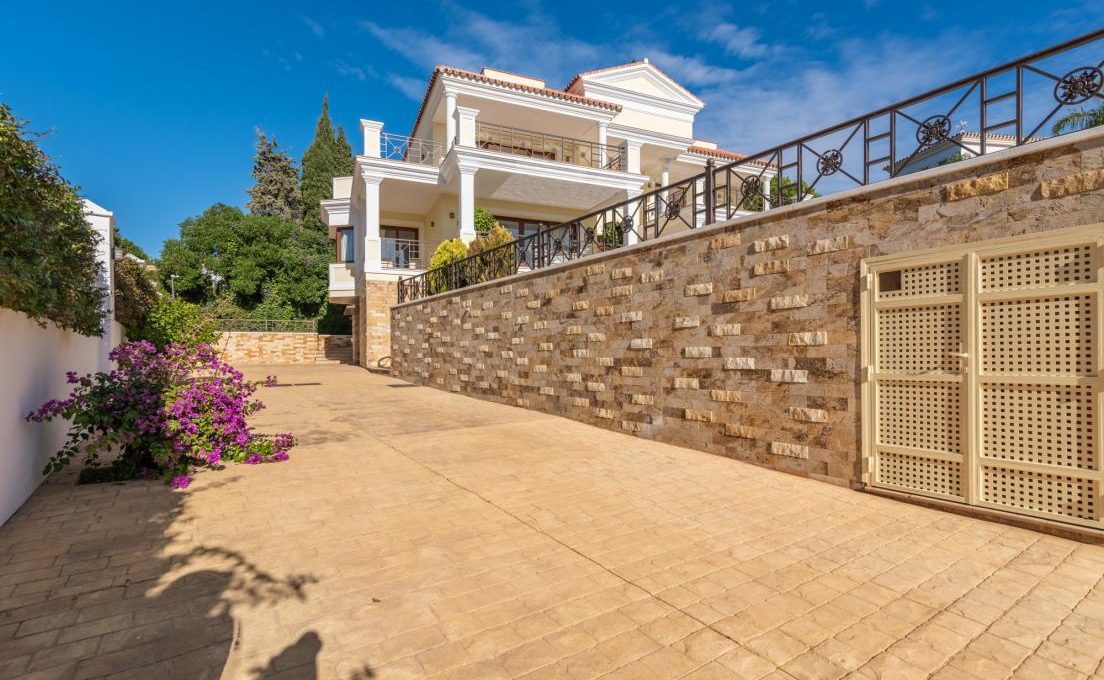 luxury-villa-in-hacienda-las-chapas-marbella-25