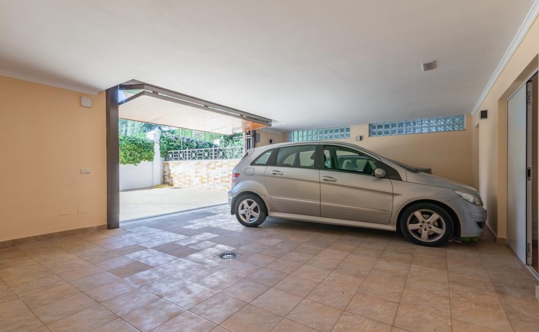 luxury-villa-in-hacienda-las-chapas-marbella-26