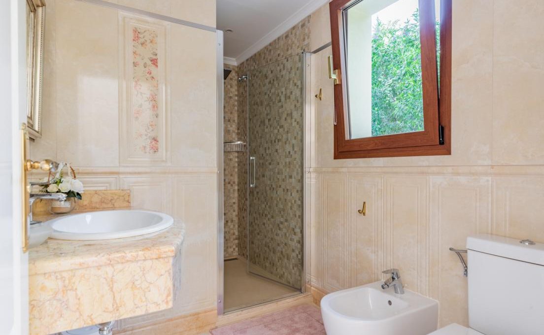 luxury-villa-in-hacienda-las-chapas-marbella-7