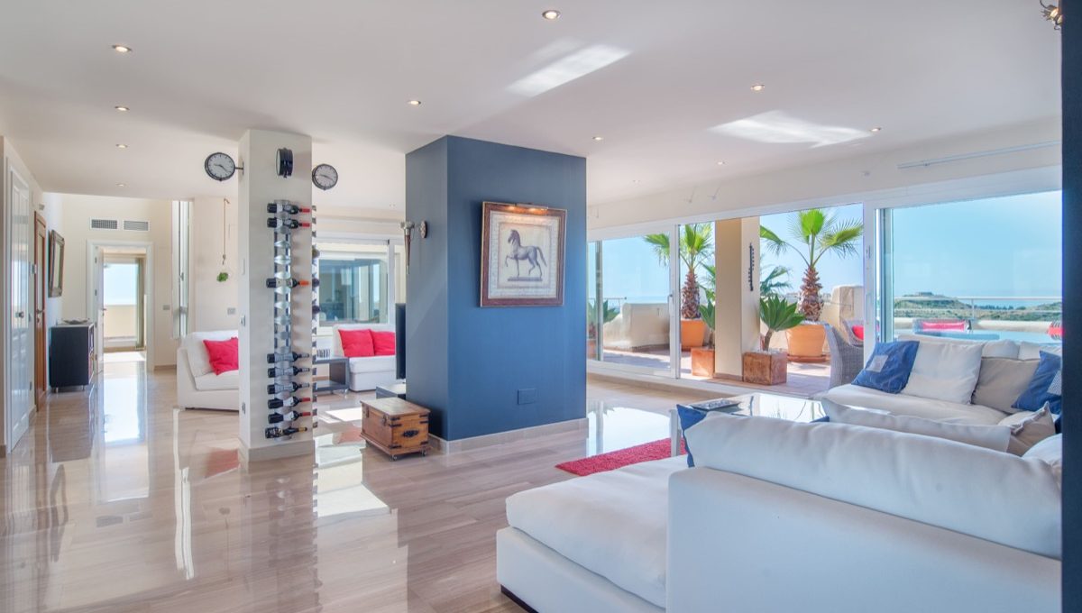 best-views-you-have-ever-seen-large-3-bedroom-penthouse-with-wrap-around-terrace-c2121ph_02 salon