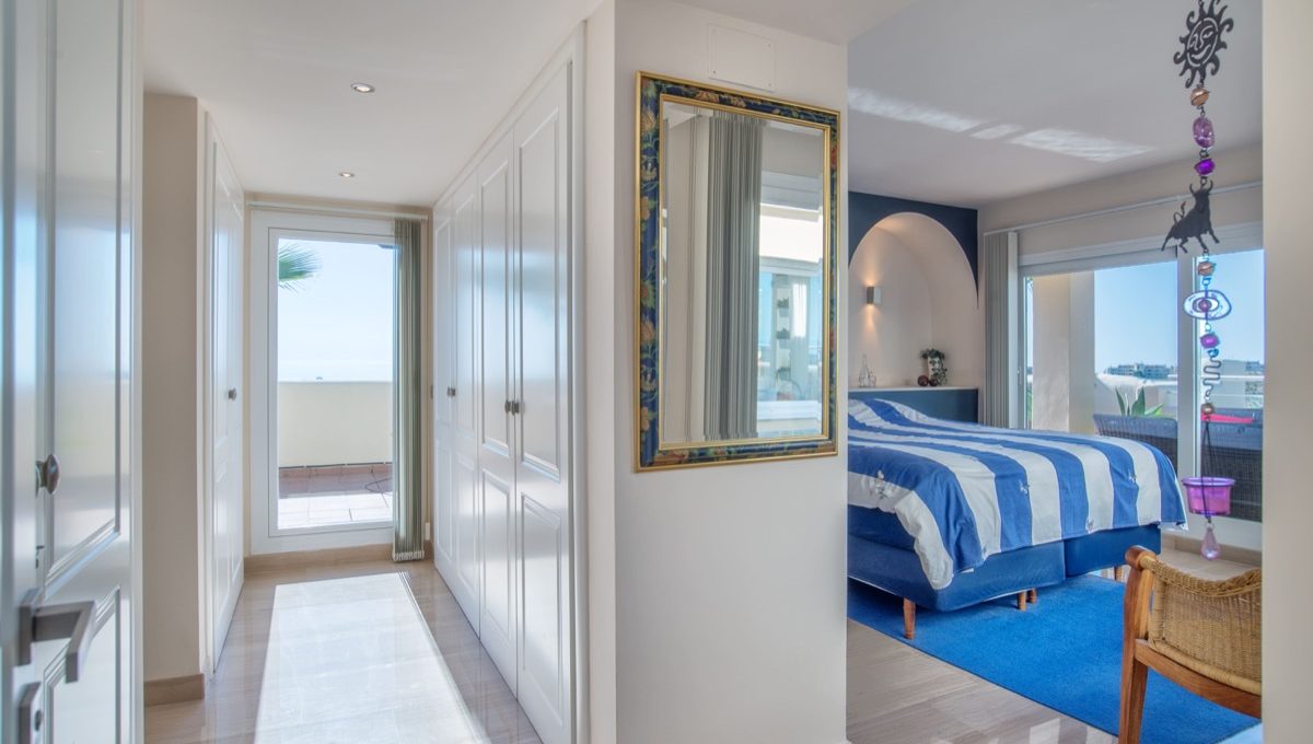 best-views-you-have-ever-seen-large-3-bedroom-penthouse-with-wrap-around-terrace-c2121ph_10 master bedroom