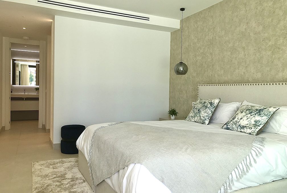 fuengirola-beach-side-123-bedroom-apartments-with-first-class-services-bedroom jade tower