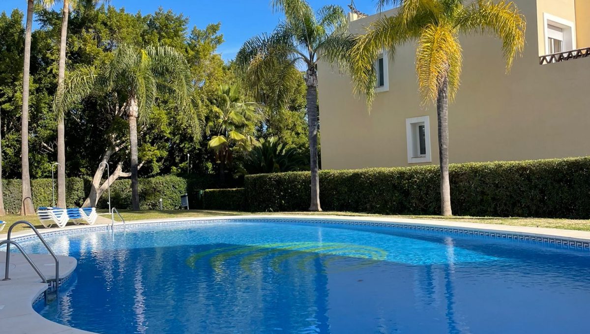 duplex-penthouse-in-nagueles-marbella-photo-2023-03-03-19-47-09 4