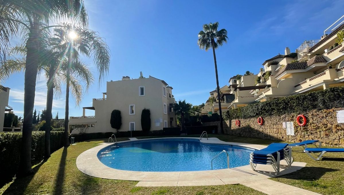duplex-penthouse-in-nagueles-marbella-photo-2023-03-03-19-47-10 3