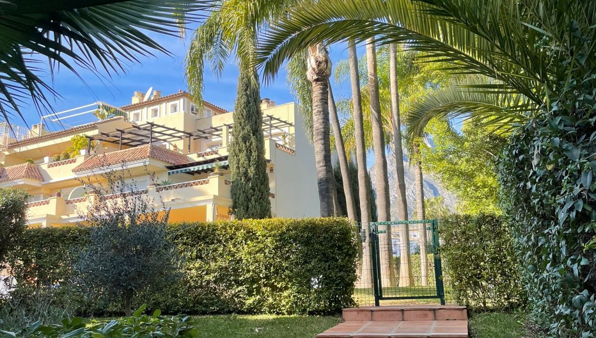 duplex-penthouse-in-nagueles-marbella-photo-2023-03-03-19-47-11 4