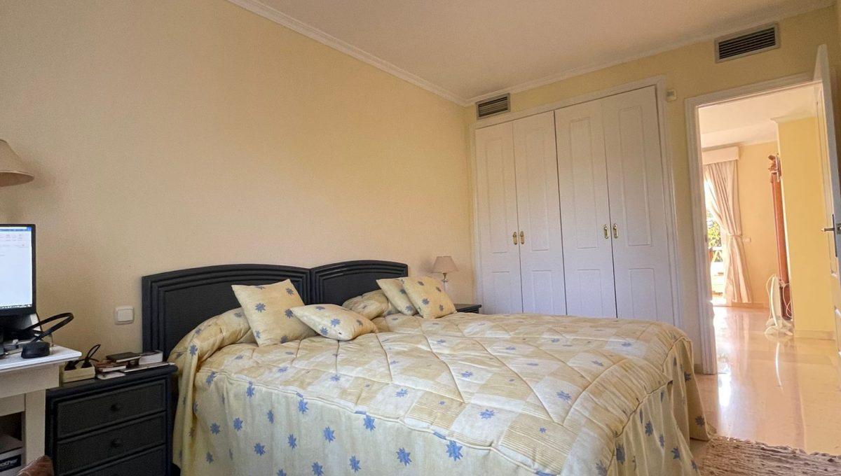 duplex-penthouse-in-nagueles-marbella-photo-2023-03-03-19-47-15 3