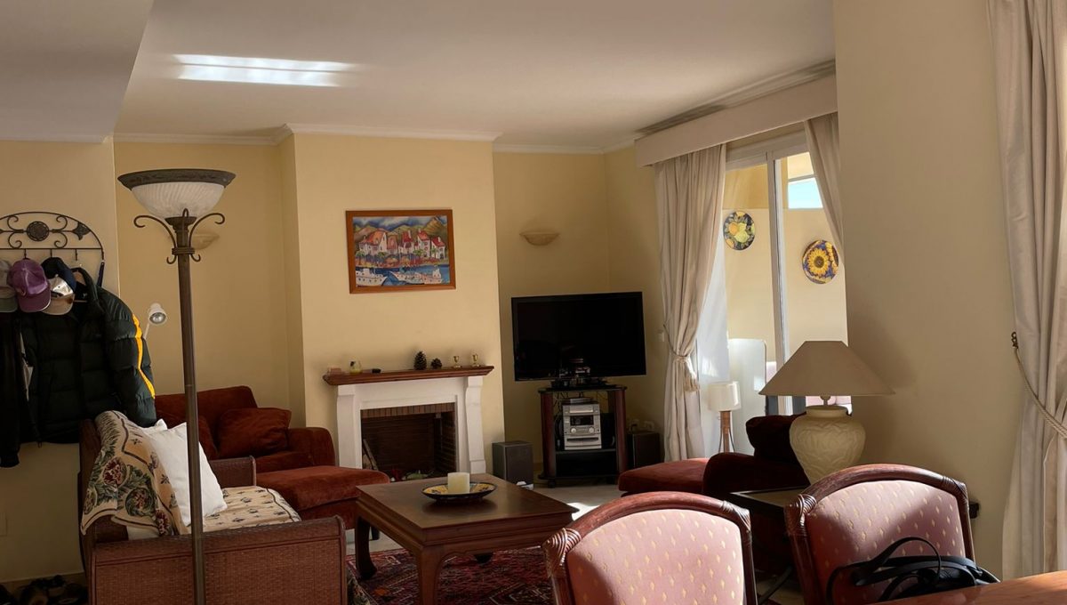 duplex-penthouse-in-nagueles-marbella-photo-2023-03-03-19-47-16 4