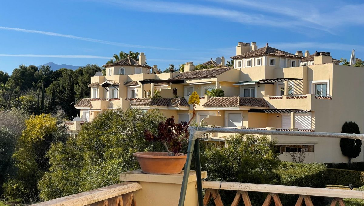 duplex-penthouse-in-nagueles-marbella-photo-2023-03-03-19-47-17 3