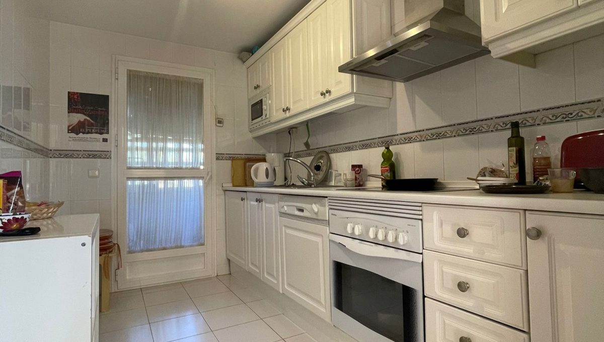 duplex-penthouse-in-nagueles-marbella-photo-2023-03-03-19-47-17 4
