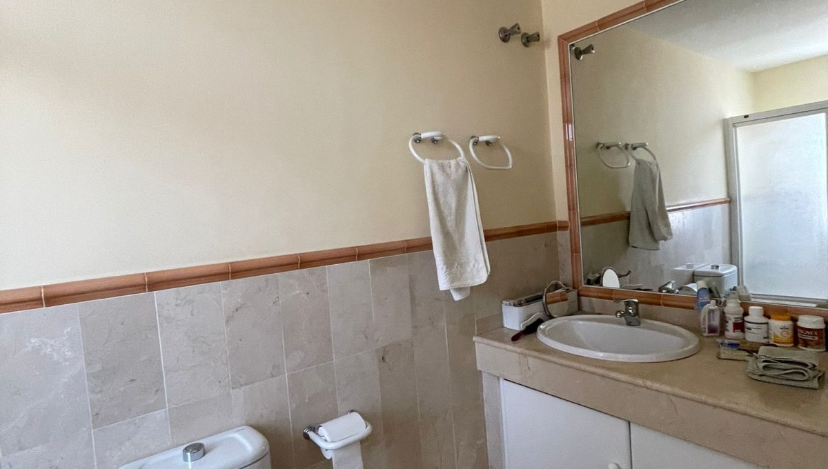 duplex-penthouse-in-nagueles-marbella-photo-2023-03-03-19-47-19 4
